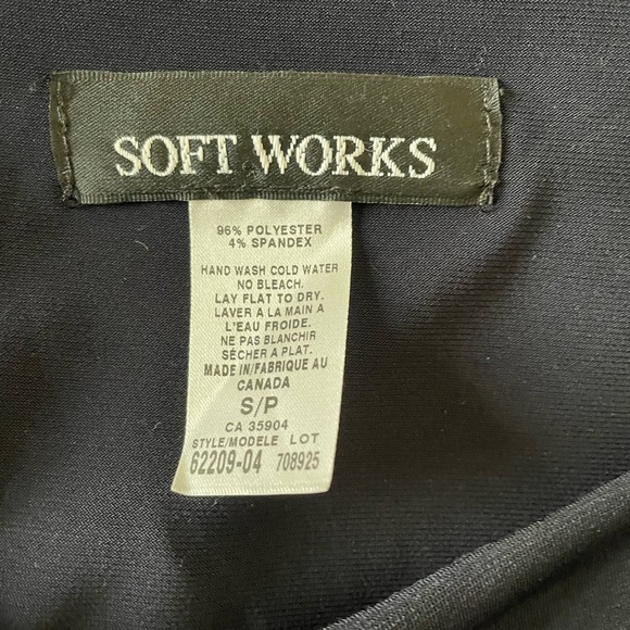 🎶 Stylish black top from Soft works size S. - Picture 5 of 6